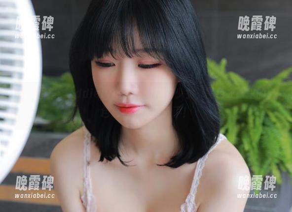 最新图集：Addielyn(에디린)黑衣少女，黑色衣服里的白色思考，太深沉了！