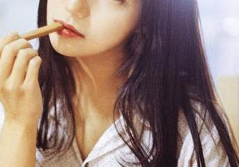 GIRLT果团网 - 周妍希的裸足照，在线捕捉那份赤脚行走的无拘无束！