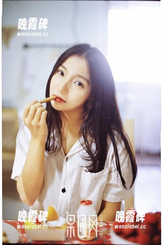 GIRLT果团网 - 周妍希的裸足照，在线捕捉那份赤脚行走的无拘无束！