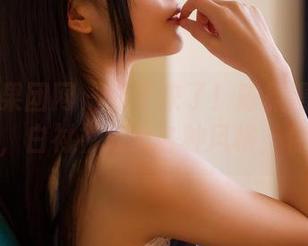 GIRLT果团网 - 终于来了！陈雅漫的最新写真集，白衬衫搭配各种风格，你信吗？