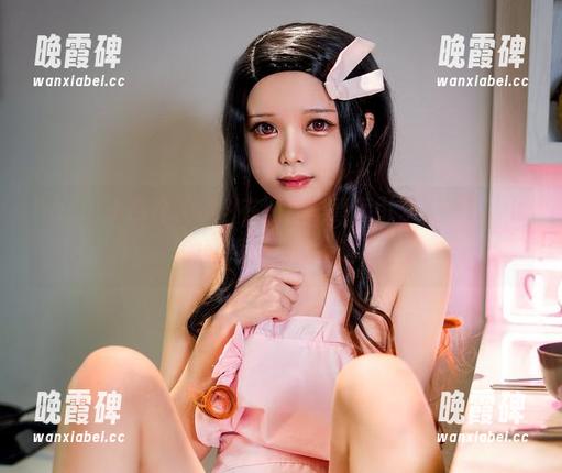 Hachi小芭这长腿，在图库里直接引发了一场“谁的腿更长”的争论。