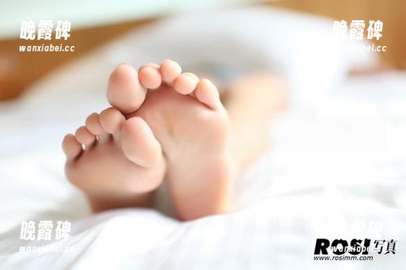 ROSI写真 - 随机打开杨晨晨的学姐图包：这资源用得着吗？