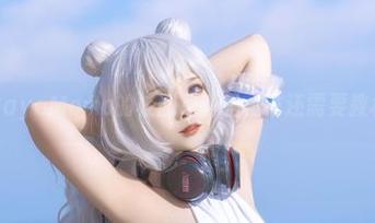在SayoMomo的校园写真里，谁还需要教材？