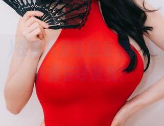 Sia(시아)在照片里轻轻摇摆，天使的翅膀好像在呼唤我！
