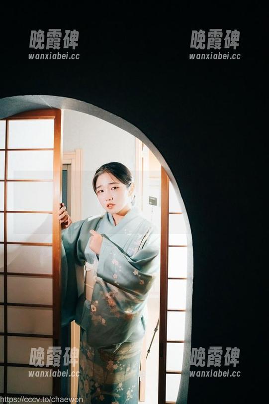 Sonson(손손)在Loozy的时刻，写真合集，透过光影我几乎听到了酒吧里的低吟。