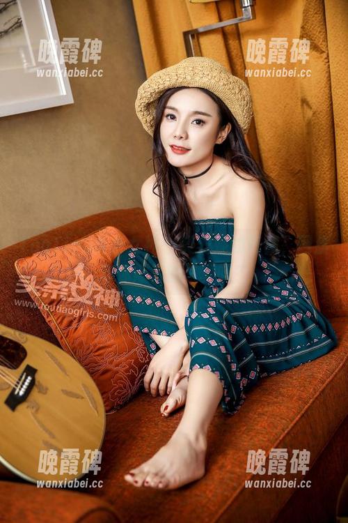 TouTiao头条女神-樊安妮 TouTiao头条女神 - 樊安妮的红裙,网盘有你期待的写真吗?