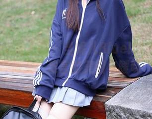 Xiuren秀人网 - 当妮儿Bluelabel碰上修女：难言的美图与暧昧