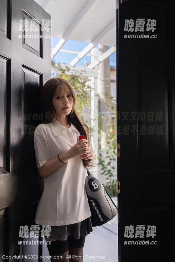 Xiuren秀人网 - 照片里，林文文的白裙在耳边轻声呢喃，观看的时光是不是倒流？