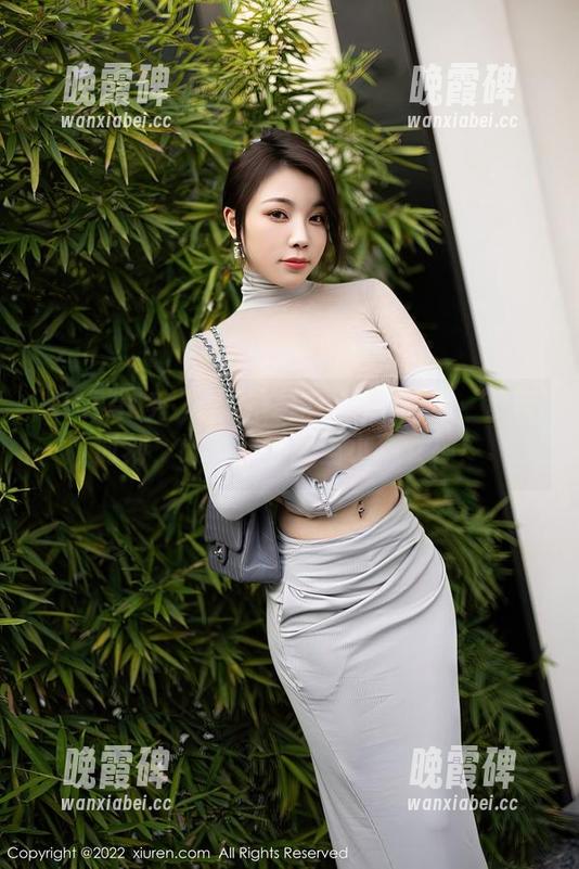Xiuren秀人网 - 白露小猪写真集：吊带时刻，谁说我不能当小猪女神！