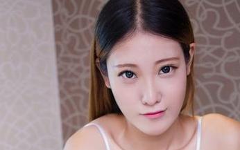 YouWu尤物馆 - 当婕西儿jessie化身教室里的焦点，作品里的灵气真不错！