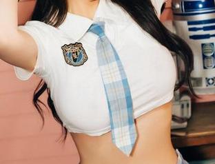 作品特辑：yeeun孙乐乐化身复古游戏女孩，这难道是游戏界的“复古”风潮吗？