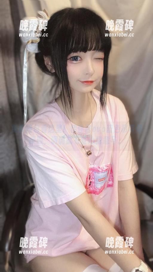 佳佳酱ovo 免费图包看这里!佳佳酱ovo蓝色吊带体操服,调调就有些心猿意马。