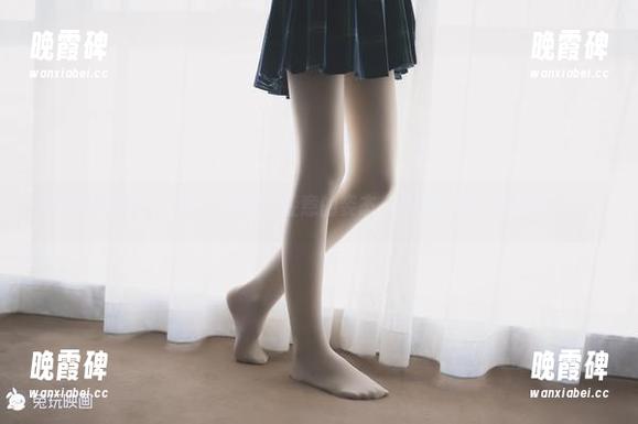 兔玩映画精选，名取莎娜那不经意的姿态，五更琉璃也默默增色中。