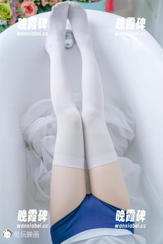 私拍时刻：在兔玩映画的女仆白丝里，找到那个俏皮的自己？