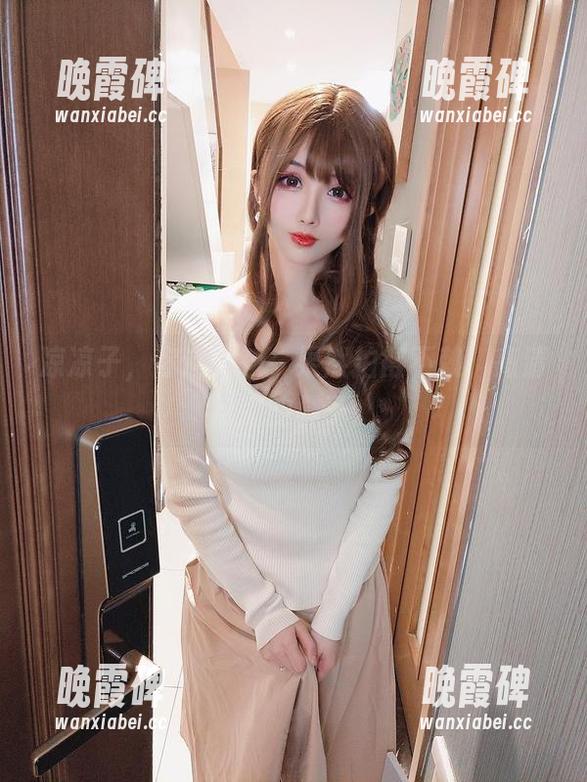 凉凉子，你这女孩，果然拍得不赖，高清粉嫩的样子。