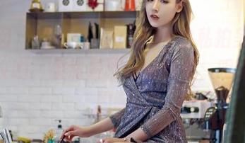 嗲囡囡 - 欣欣Rubybaby的私拍美足原图，哎哟，果然是该有的都有，眼睛不够用呀！