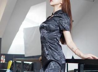 嗲囡囡 - 陈雅漫VICKY的水银球，泳池边的作品集分享，唉，想不想像她一样自由自在泡在水里呢？