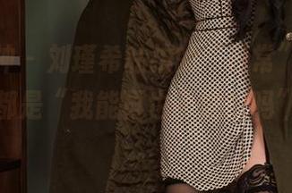 头条女神 - 刘瑾希私拍的“日常”，每一张作品都是“我能再也不尴尬吗”的答案。