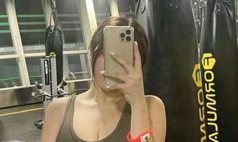 微密圈 - 奶宝妹纸的JK，超有辨识度的！看过这组图片，我的生活又添了点色彩，必须分享给大家。