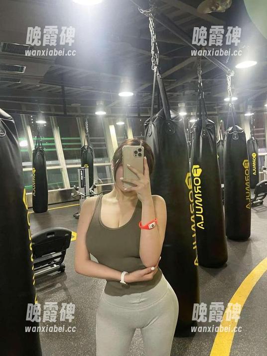 微密圈 - 奶宝妹纸的JK，超有辨识度的！看过这组图片，我的生活又添了点色彩，必须分享给大家。