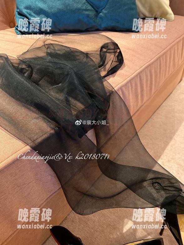 微密圈 - ※高清图包！宸大小姐的女友姿态太诱人了，真想飞过来搭个讪