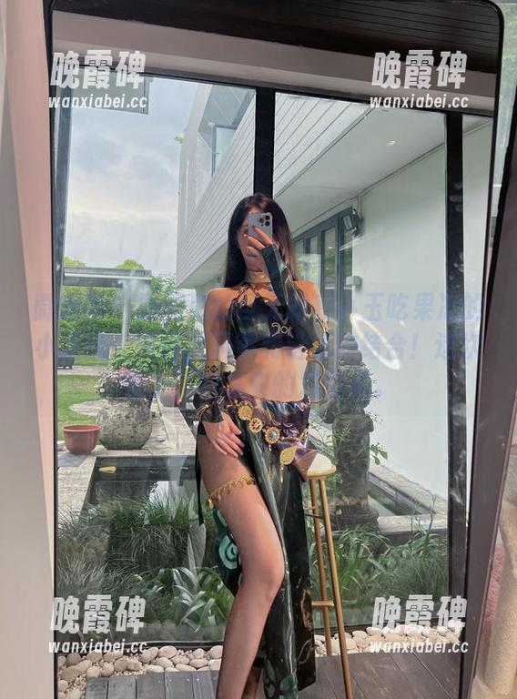 微密圈 - 原图里的巨无霸和小玉吃果冻的小清纯：好像是风筝和铅球的结合！这次爱上了图集中的对立美。