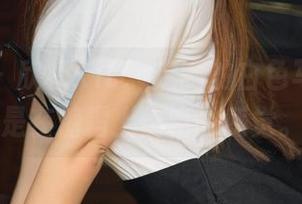尤果网 - 欣杨Kitty定制的白色写真，像是在糖霜上偷吃的感觉。