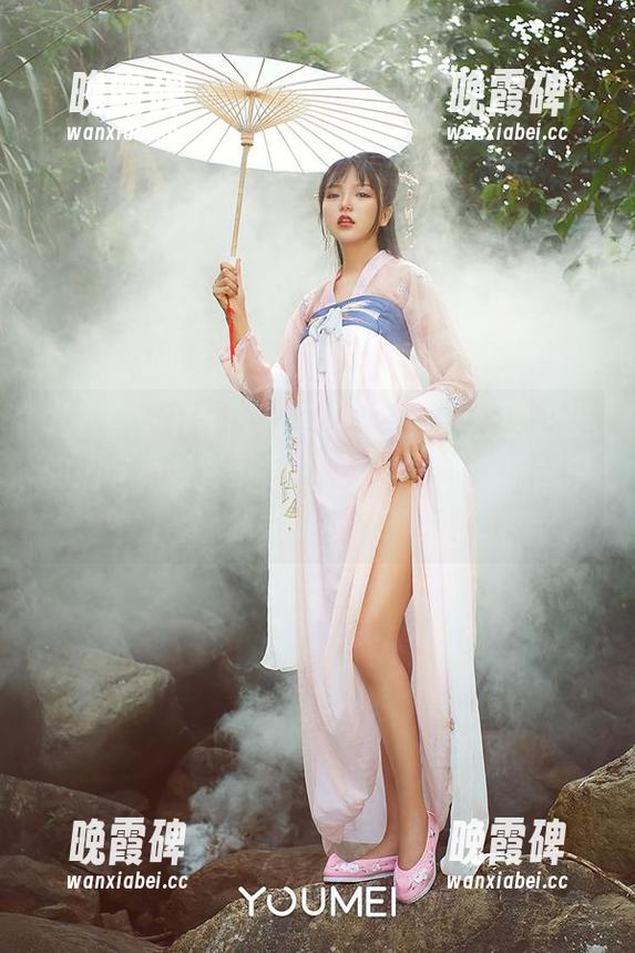 尤蜜荟 - H杯陈若初的镂空造型，图包里的细节养眼到不行，似乎每一处都能戳中我的小心脏？