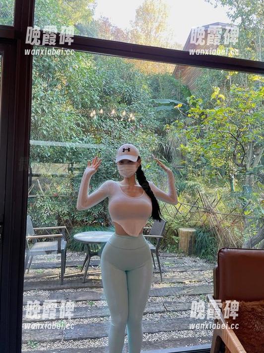 左公子666 微密圈 - 关注左公子666的写真集,资源火到快melt了