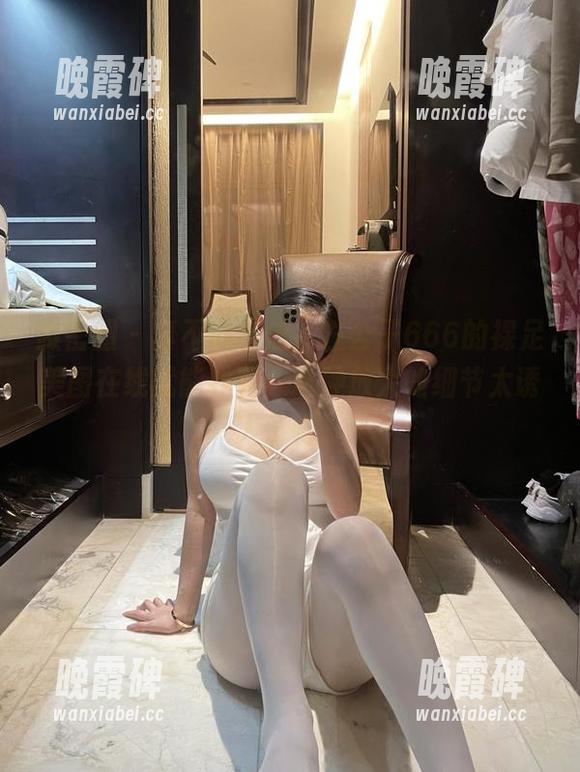左公子666 微密圈 - 真不敢相信,左公子666的裸足美图在线就能找到,这种放大的细节太诱人了吧。
