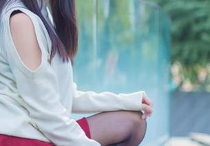 希希_啾：把黑色内衣和罩衫完美结合，意外变成图库里的灵魂舞者！
