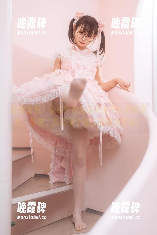 最新图集，幼水铃衣给你带来不一样的夏天，没错，就是那个被打翻的冰淇淋！
