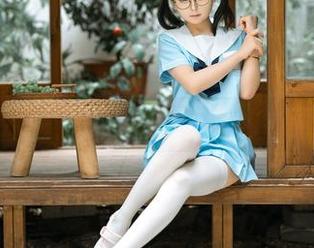 好嘛，幼水铃衣的最新作品，难道这个高跟鞋真的有魔力让我停留？
