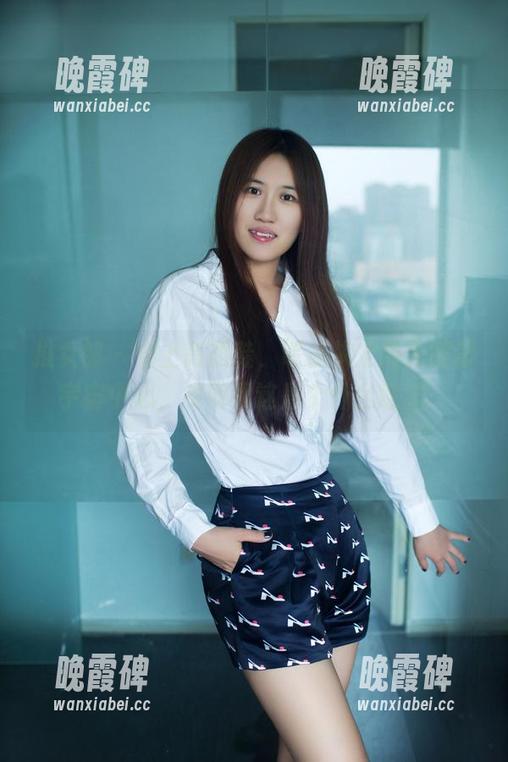 推女郎 - 穿上高跟鞋，谭冰决定成为腿部宇宙中心，别问我这是个什么意思。
