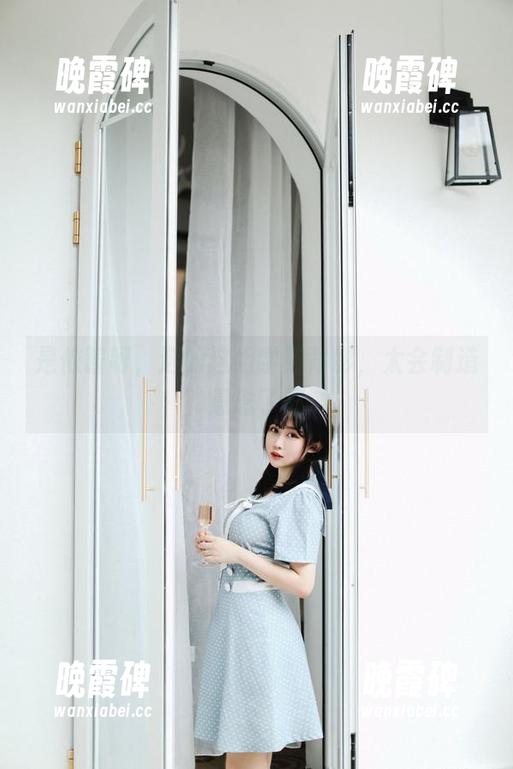 是依酱呀，选的这组学姐背影，太会制造悬念了吧
