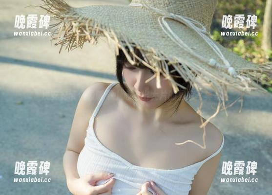 浅安安带你领略不小心拍出大片的居家写真集！