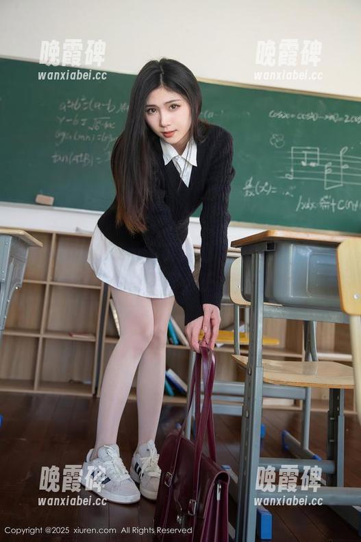 秀人网 - Nancy小姿的私拍合集：咱们穿礼服也能不那么正式，嘿嘿！