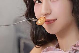 秀人网 - 在线资讯：周思乔Betty的少女资源让你意想不到的清新