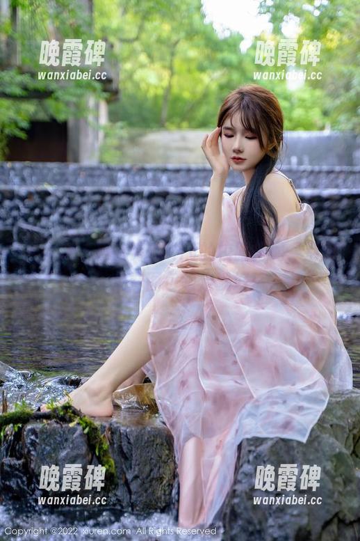 秀人网 - 夏诗诗Sally的校服搭配，别问，免费图包领走就好！
