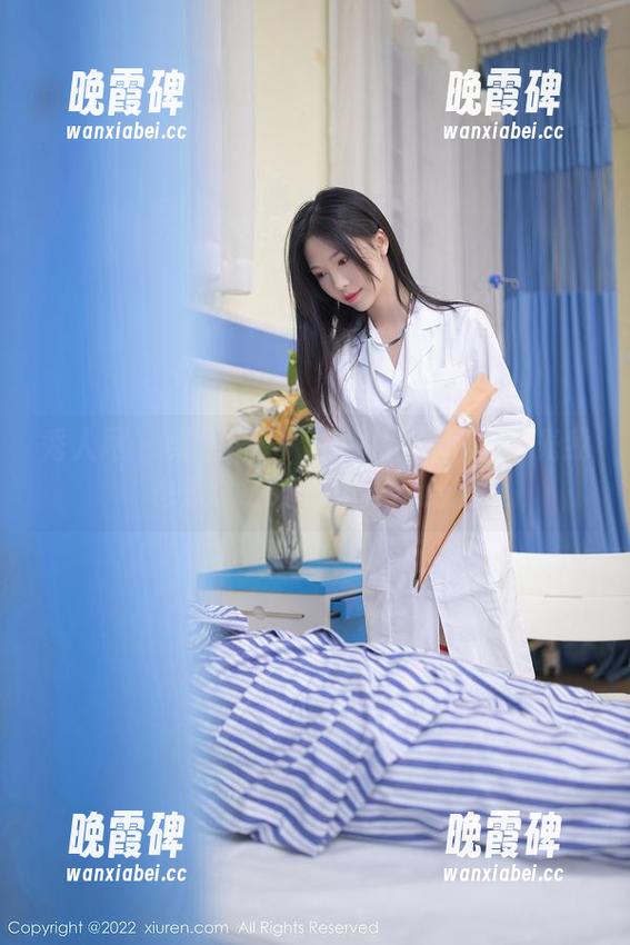 秀人网 - 果果Nikki自拍图集：这背光我也想试…可惜镜子不给力