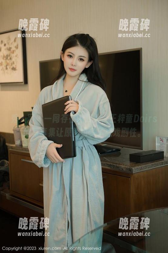 秀人网 - 一同存在的双人，王梓童Doirs的写真集让原图也多了点戏剧性。