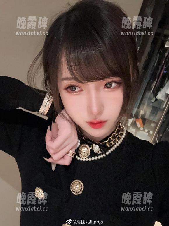 短裙与cos：腐团儿Ikaros的撒娇秘籍，谁能拒绝？