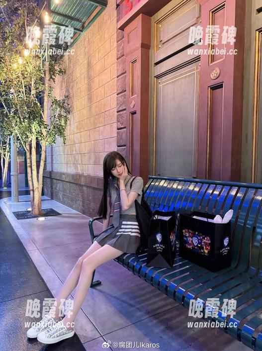 腐团儿Ikaros 腐团儿Ikaros的旗袍写身,像极了我心目中的那位‘水煮’女神!噗哈哈!