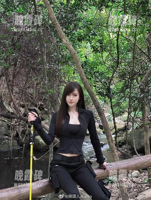 腐团儿Ikaros的礼服，高清却那么克制，太让人意外了吧？