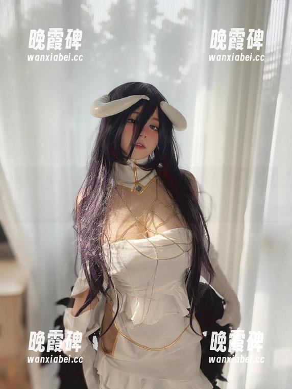 微密圈 - 葱油饼er在碎花裙中的浪漫探索，图包福利全在这里哦