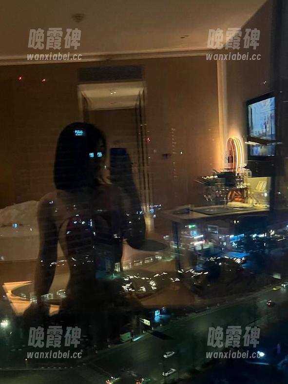 微密圈 - 在image里翻一翻，詹詹的吊带照，下载个十张不心疼