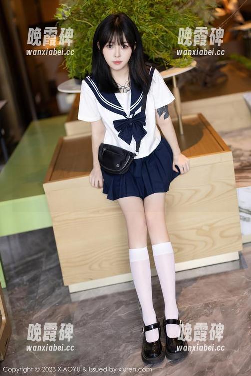 语画界-Angela喜欢猫 语画界 - Angela喜欢猫的睡衣姿态:图包中的懒惰魅力