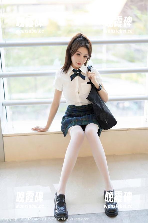 语画界 - 何嘉颖黑丝吊袜美腿图片合集，警告：看了会流口水哦！