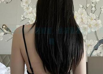 微密圈 - 下载里的铁锤姐姐，丝袜藏着什么？只好慢慢瞧