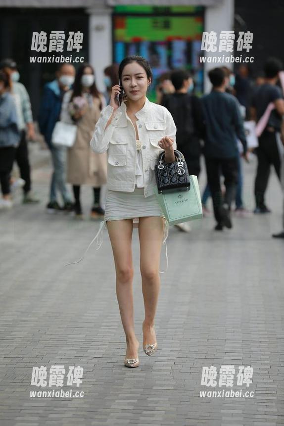 魔镜街拍 - 每一张图片里都有曼曼，他们的户外探险节奏真不错！